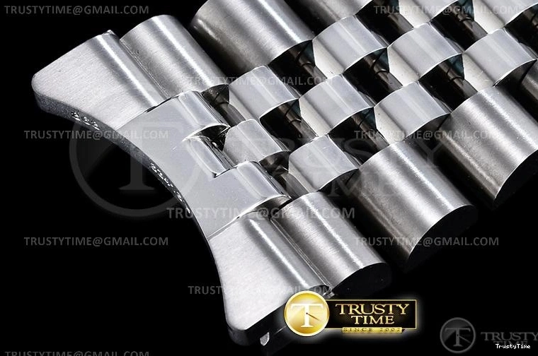 0110 DailyWear R2DJ0252E – DJ2 41mm Jub 635